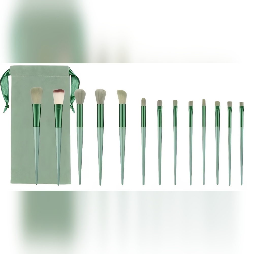 Green Women’s Makeup Brush Set with Pouch - 12 Pieces
